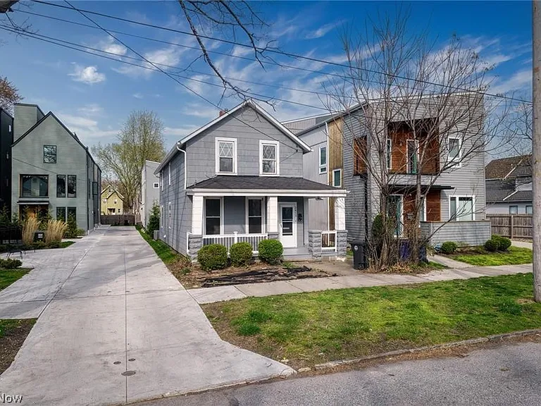2471 Tremont Ave #UP — Photo 17