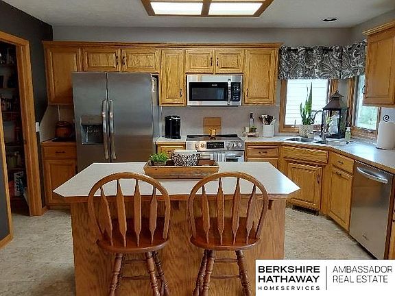 4th image of 19712 Sterling Ct