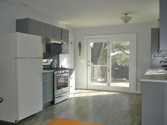 2nd image of 1090 Charles Ave