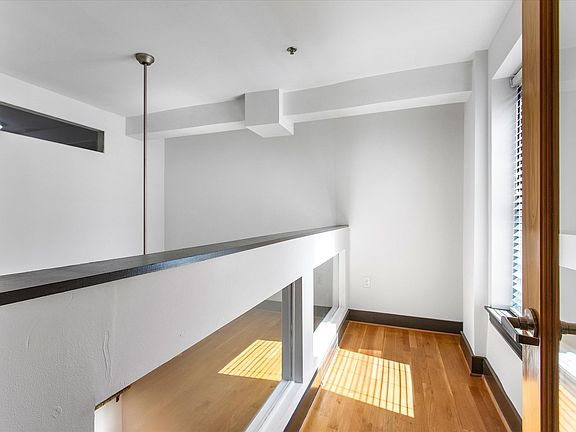 4th image of 306 E Grace St #10901067