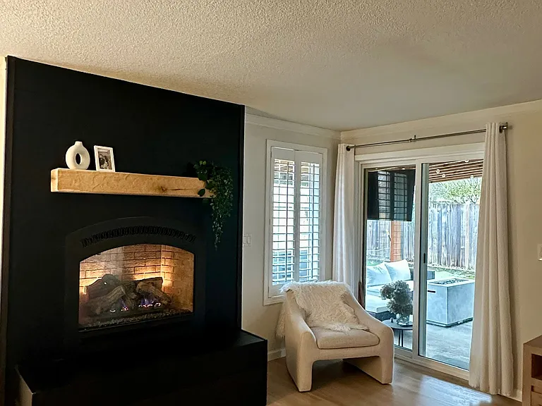 1016 Leonard St — Photo 4