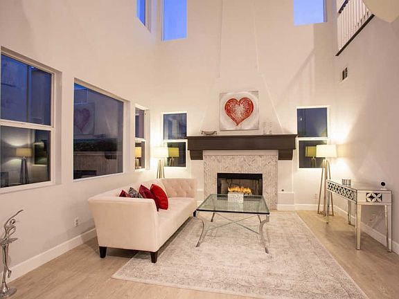 2nd image of 13805 Torrey Del Mar Dr