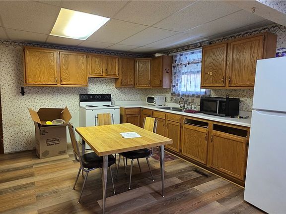 3rd image of 401 Concord St