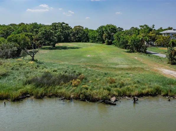 1917 Clopper St, Seabrook, TX 77586