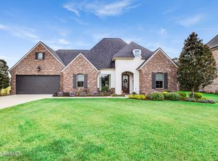 1057 Angelwood Cir, Breaux Bridge, LA 70517