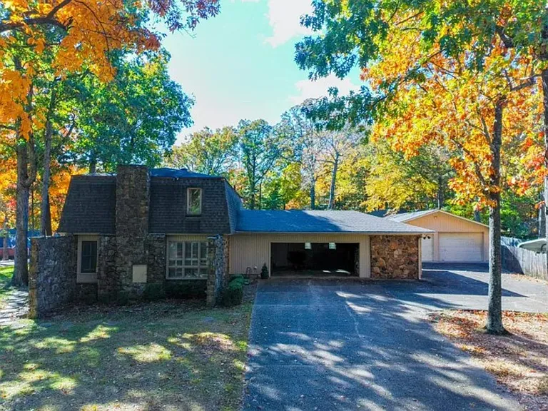 2100 Paula Dr — Photo 6