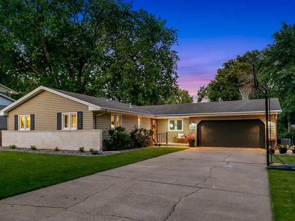 10927 Pioneer Dr, Burnsville, MN 55337