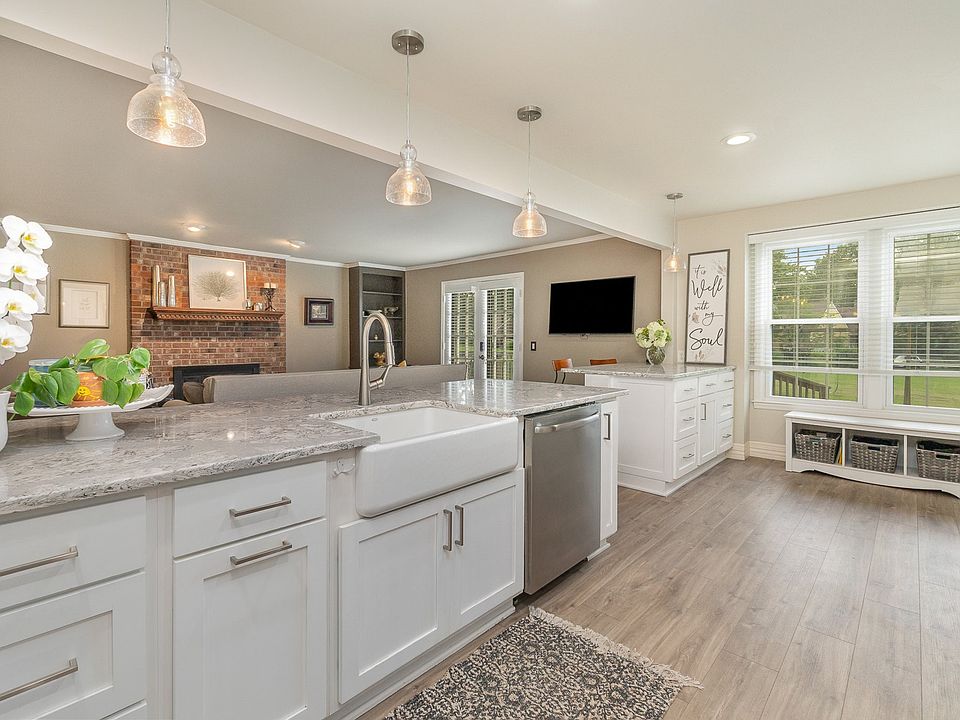 1st image of 713 Mockingbird Dr