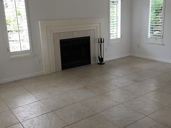 3rd image of 18 Wildwood Trl