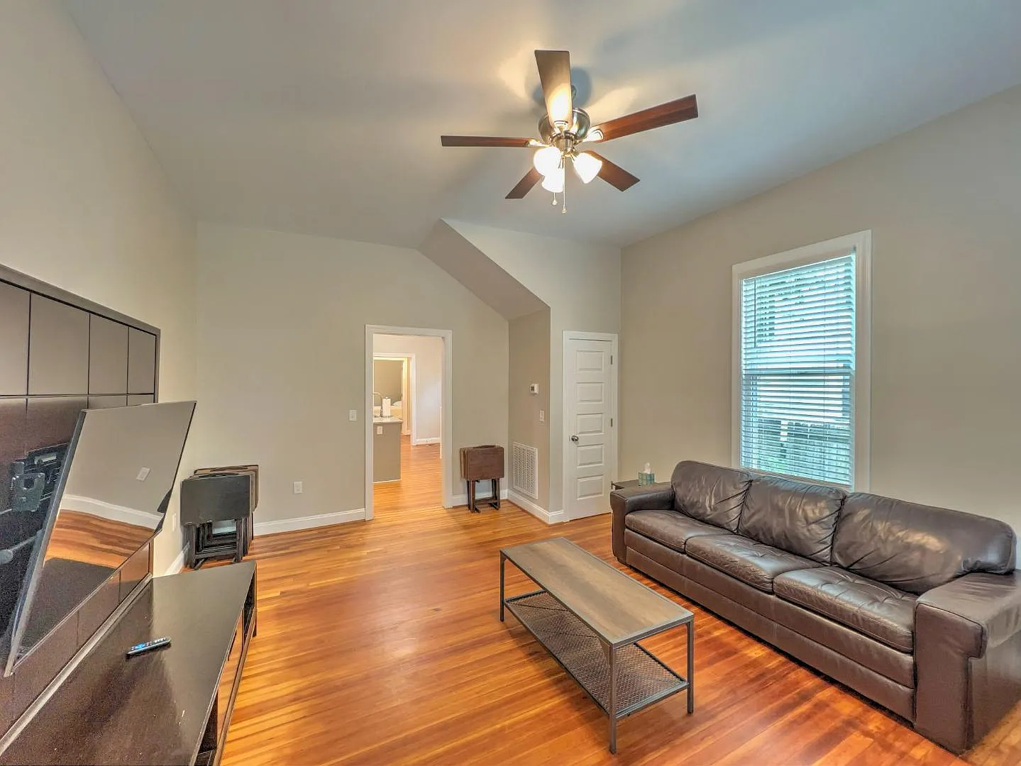 520 Georgia St — Photo 3