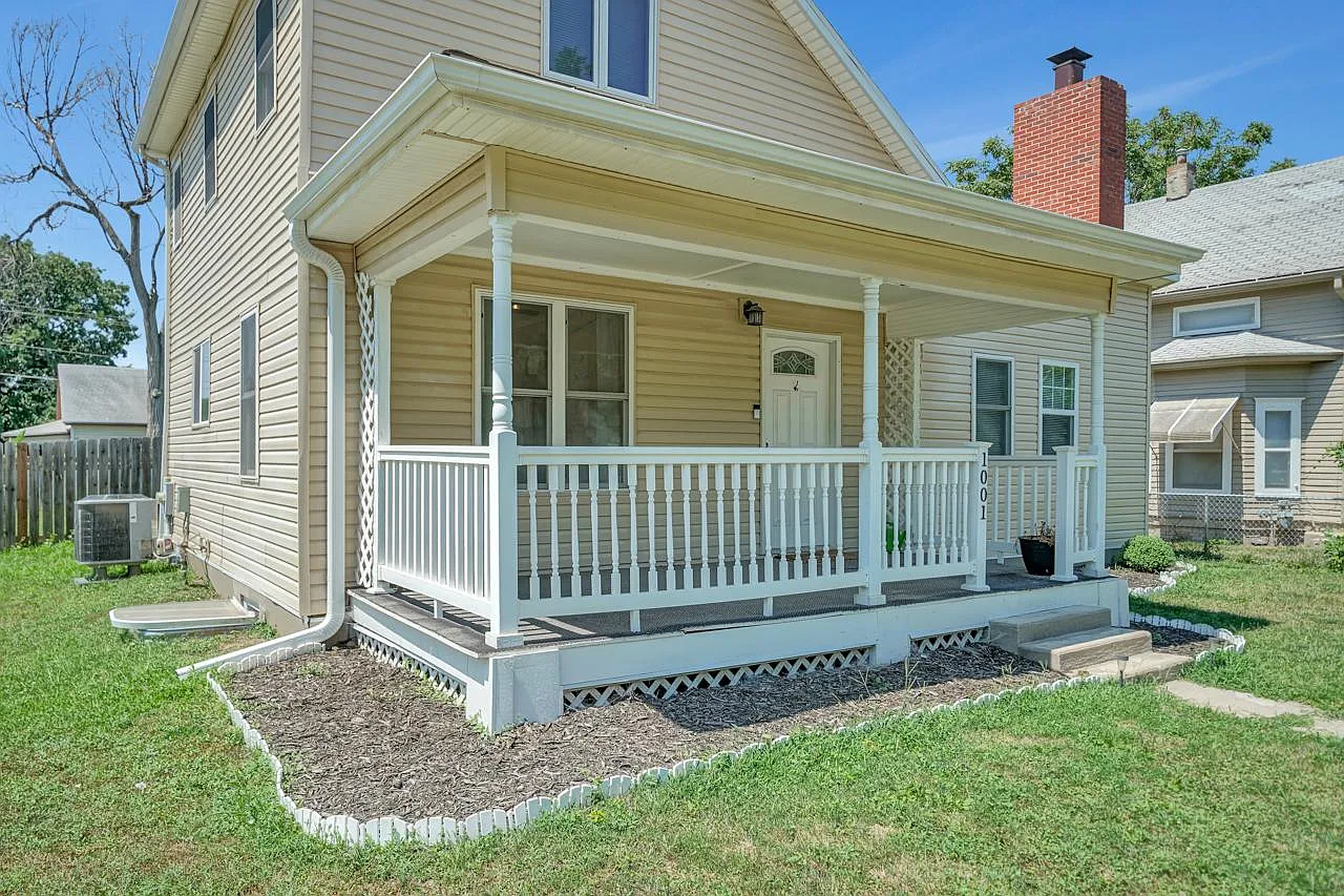 4 bed, 1550 sqft, $1,999 — Photo 1