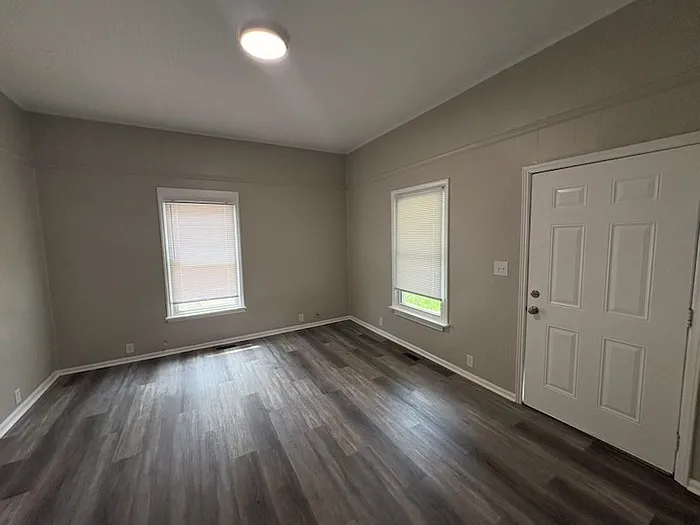 191 Wilson Dr — Photo 3