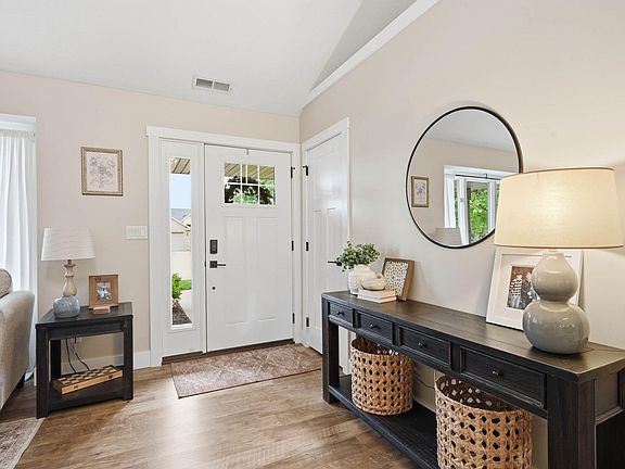5th image of 48 Clubview Dr