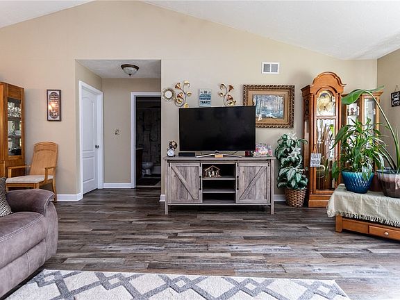 4th image of 1123 Brookside Dr