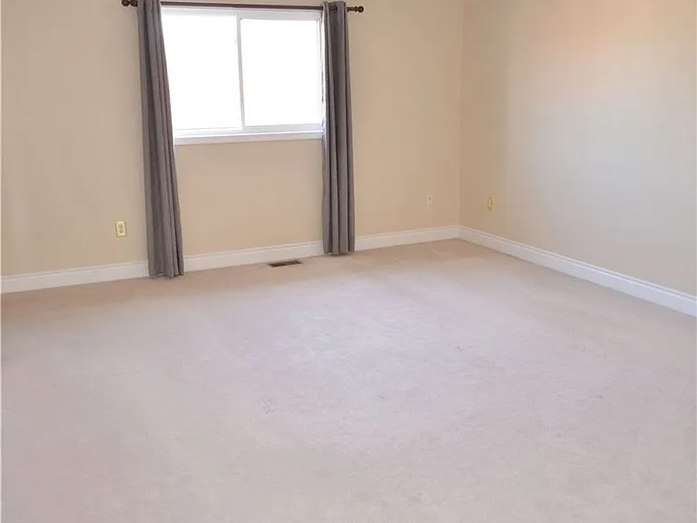 82 Red River Cres — Photo 12