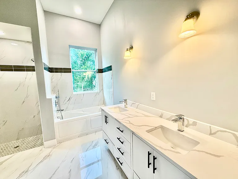 675 NE Moss Rose Pl — Photo 16