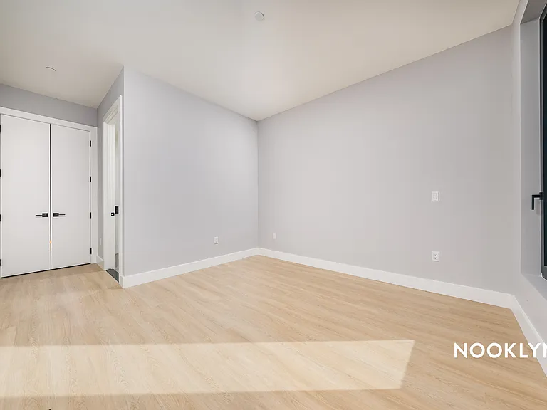 26-25 4th St #821 — Photo 7