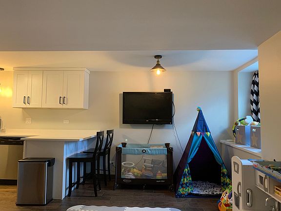 4th image of 2148 N Claremont Ave #Garden