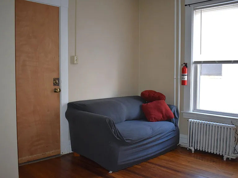 35 S Carpenter Ave — Photo 1