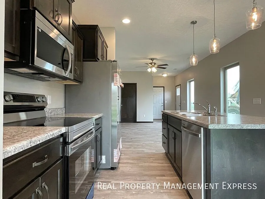 3 Bed 2.5 Bath Townhome in West Sioux Falls — Photo 3