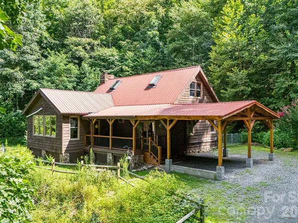 125 Hyacinth Dr, Clyde, NC 28721