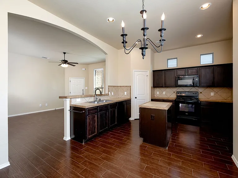 365 Orbit Dr — Photo 5