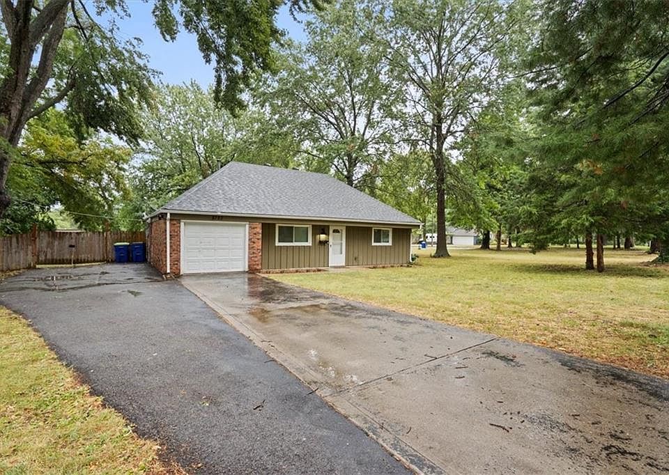 8723 Switzer St, Overland Park, KS 66214 Zillow