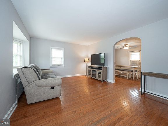 3rd image of 155 Treaty Rd