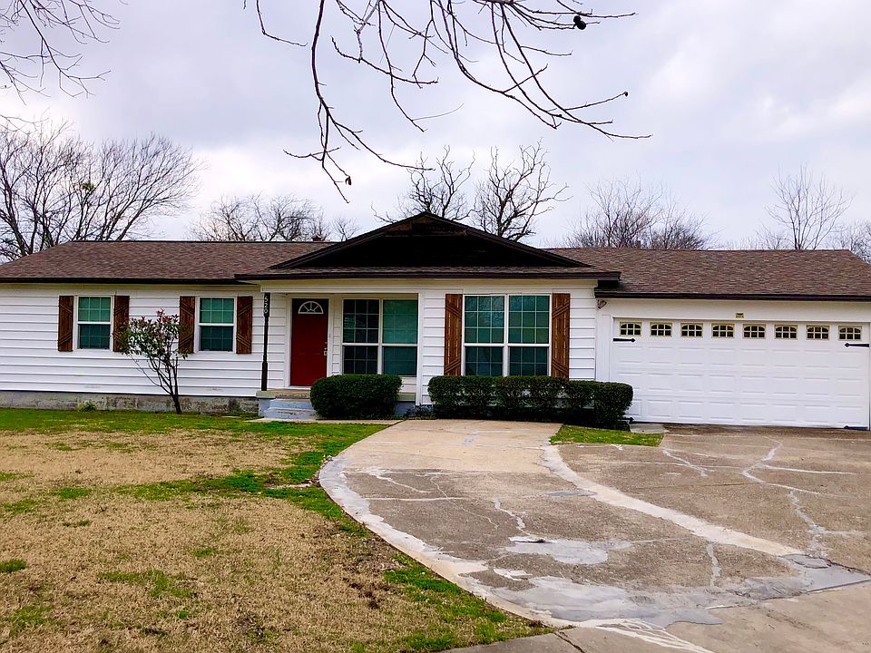 1st image of 520 Corta Dr