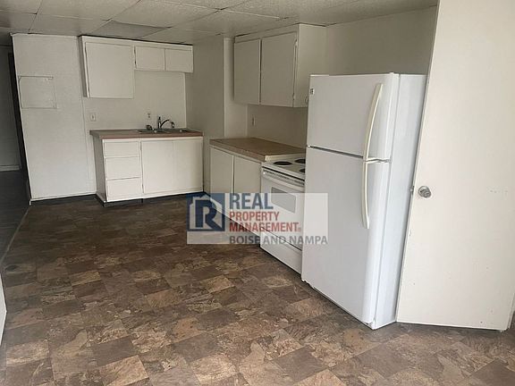 4th image of 207 20th Ave S APT C