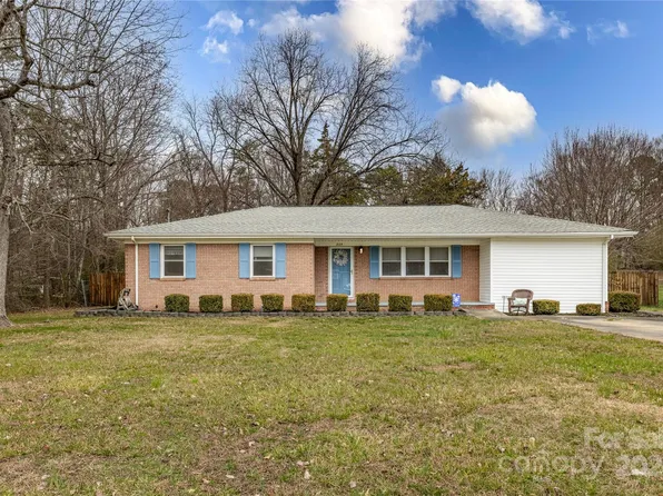 2125 Fleetwood Dr, Albemarle, NC 28001