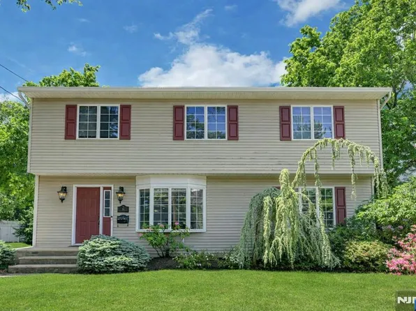 44 W Midland Ave, Paramus, NJ 07652