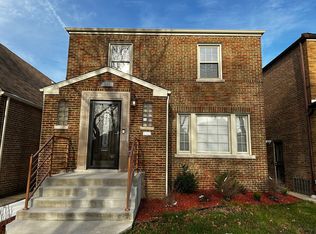 8718 S Paxton Ave, Chicago, IL 60617