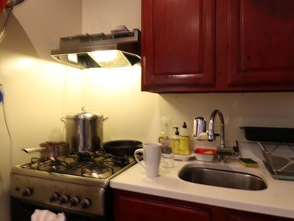 2nd image of 552 Lincoln Pl #B21