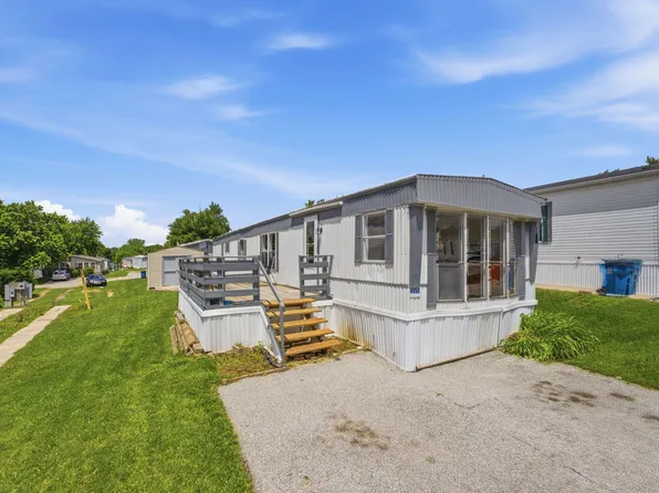 5026 N Clark St, Davenport, IA 52806