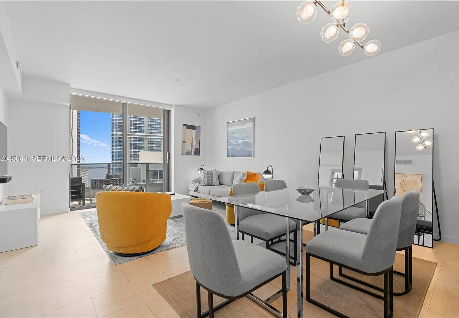 Brickell Flatiron Condo — Photo 2