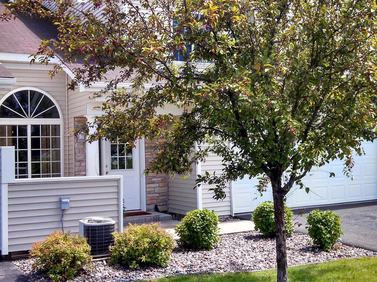 2 bed, 1.5 bath, 1580 sqft, $1,900 — Photo 4