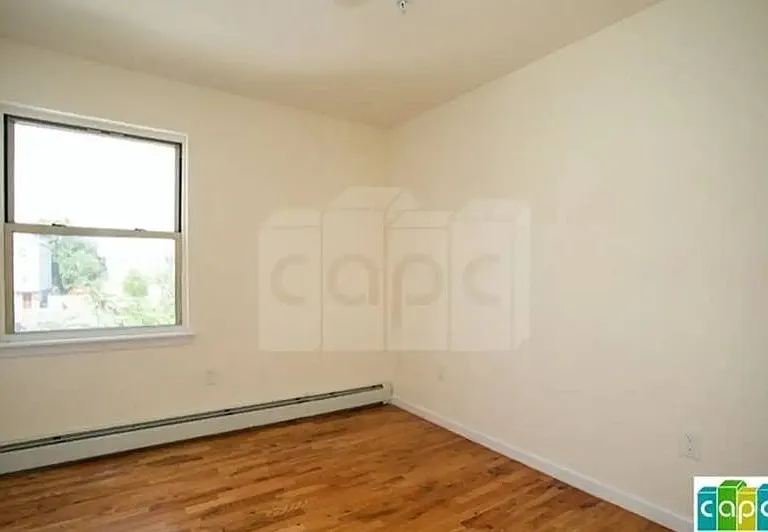 101 Broadway — Photo 9