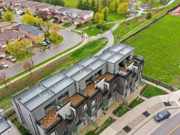 4080 Parkside Village Dr #5, Mississauga, ON L5B 0K2