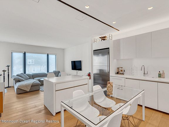 4th image of 601 Heck St #307
