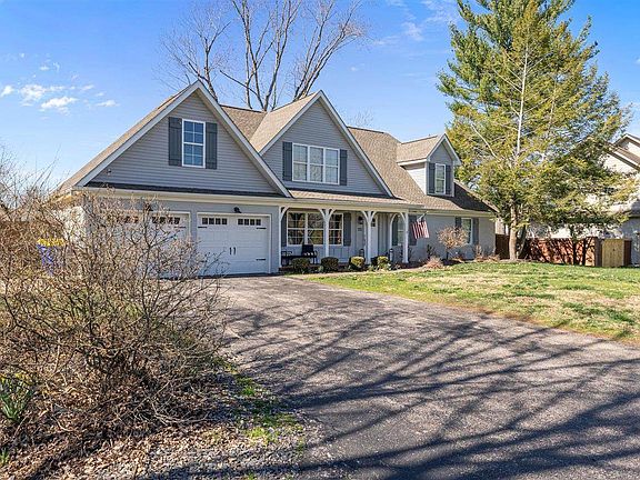 2nd image of 713 Spruce Ct