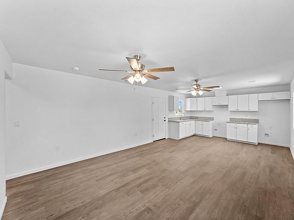 4th image of 1022 S Elm Street