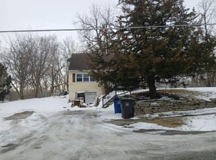 2931 E Aurora Ave, Des Moines, IA 50317