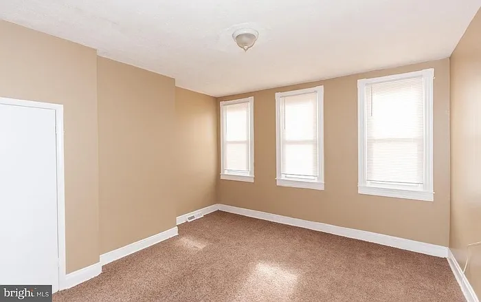 2400 W Baltimore St — Photo 12
