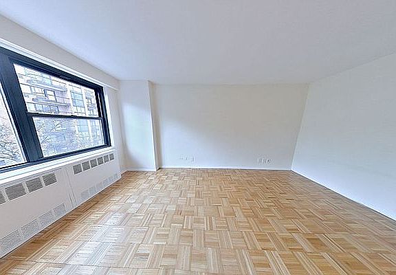 3rd image of 350 W 51st St APT 4D