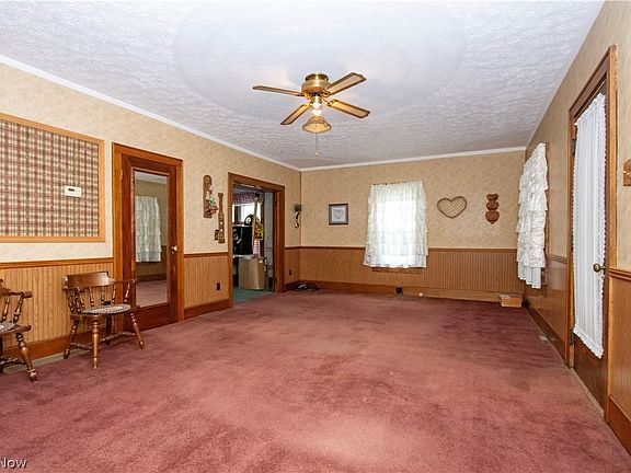 3rd image of 221 Main St E