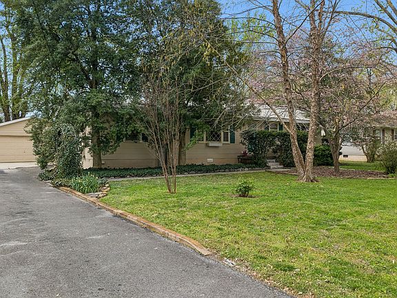 4th image of 1003 Lawndale Dr