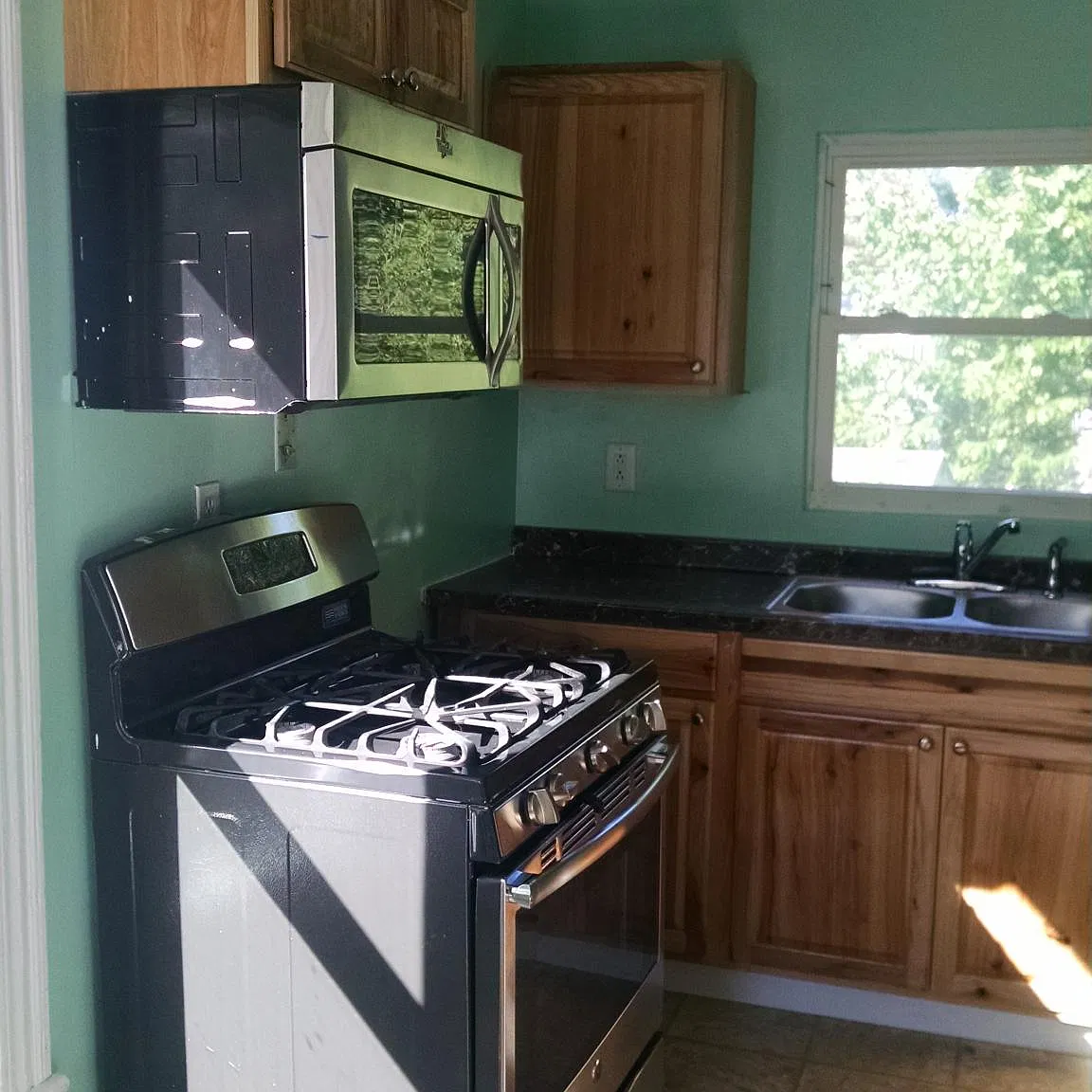 2 bed, 1200 sqft, $1,975 — Photo 4