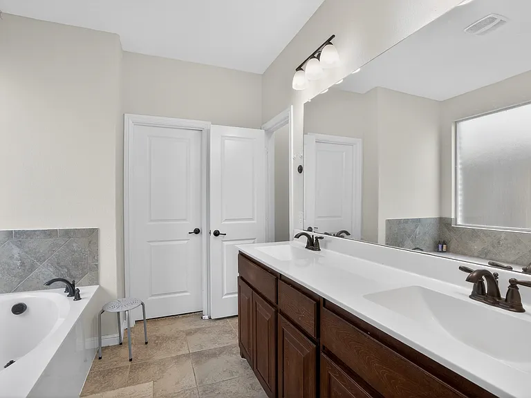 3912 Crater Cir — Photo 15