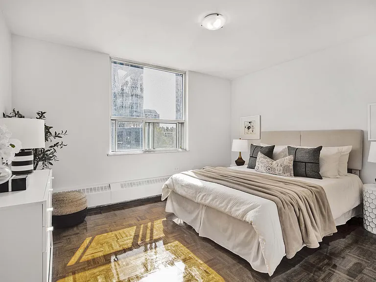 225 Davisville Ave — Photo 11